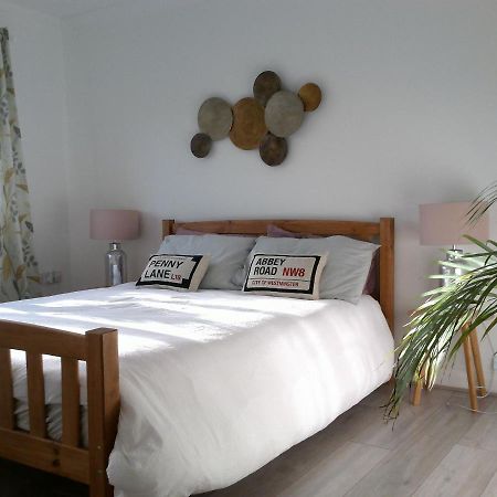 Two Bedroom London Luxury Apartment ภายนอก รูปภาพ