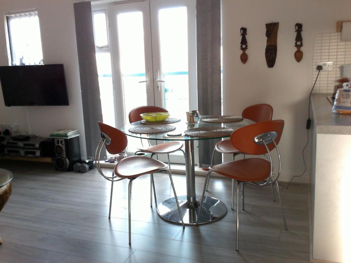 Two Bedroom London Luxury Apartment ภายนอก รูปภาพ