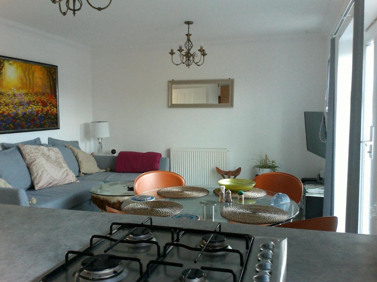 Two Bedroom London Luxury Apartment ภายนอก รูปภาพ