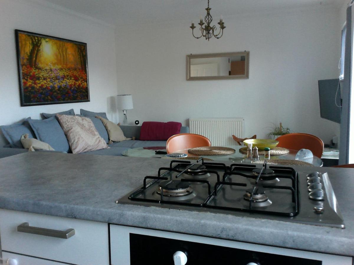 Two Bedroom London Luxury Apartment ภายนอก รูปภาพ