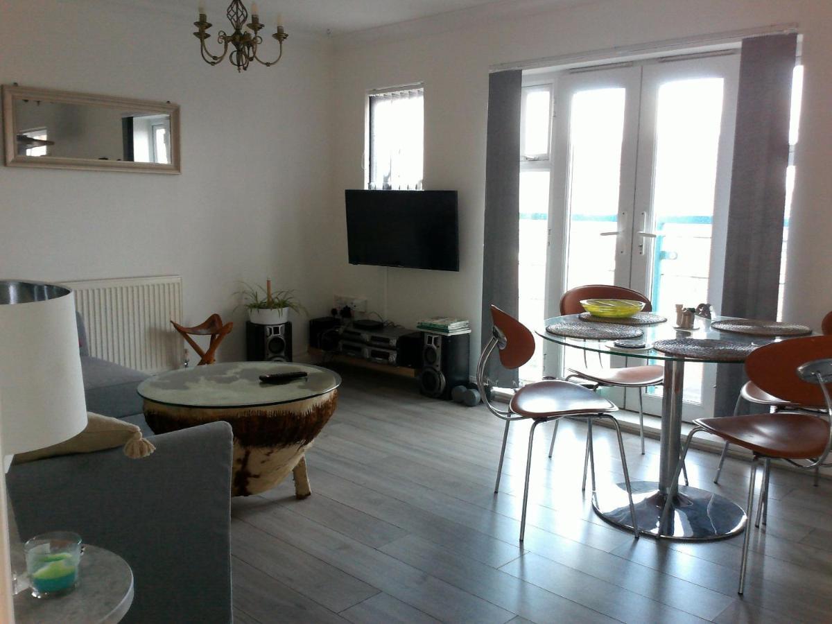 Two Bedroom London Luxury Apartment ภายนอก รูปภาพ