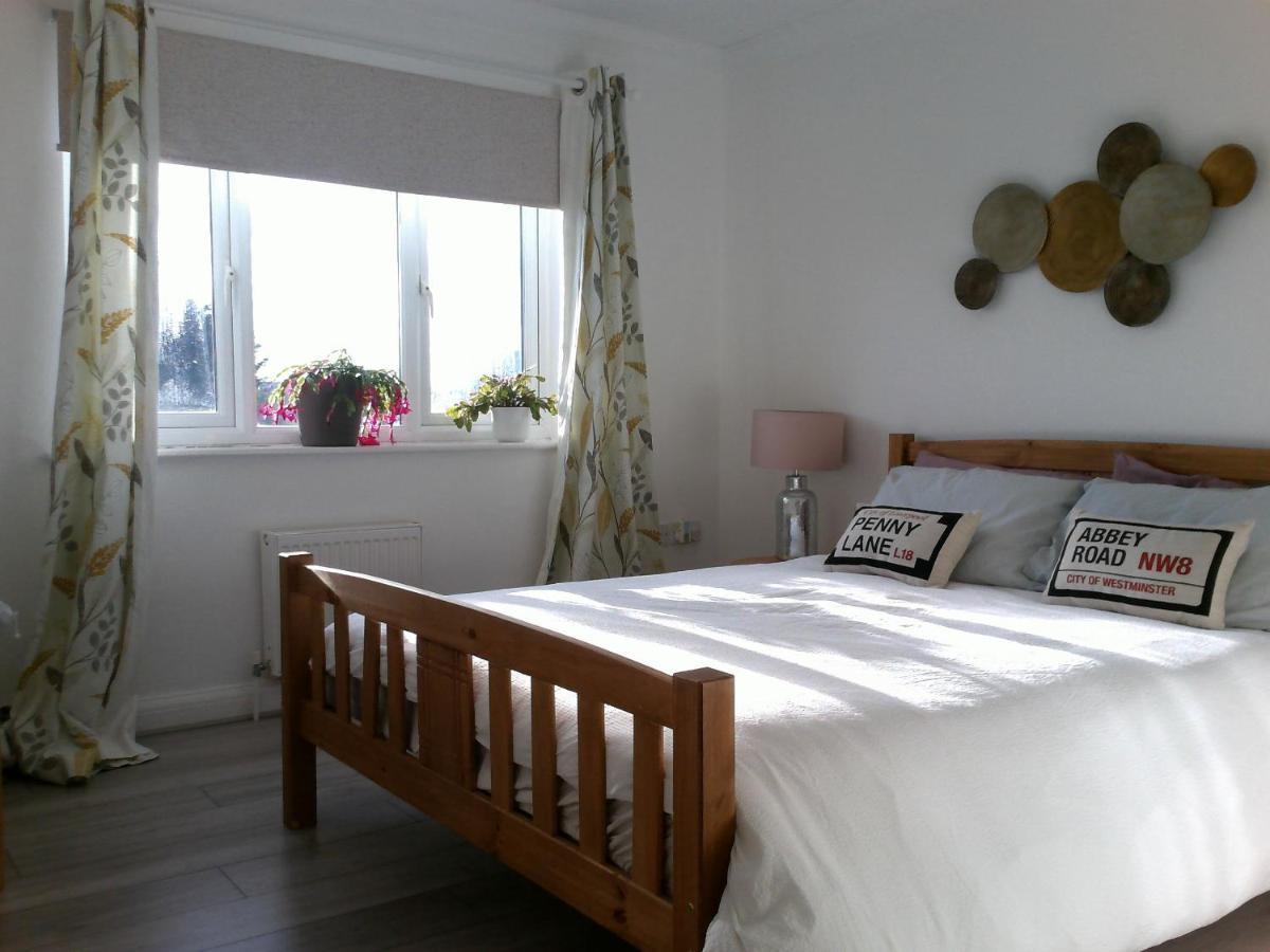 Two Bedroom London Luxury Apartment ภายนอก รูปภาพ