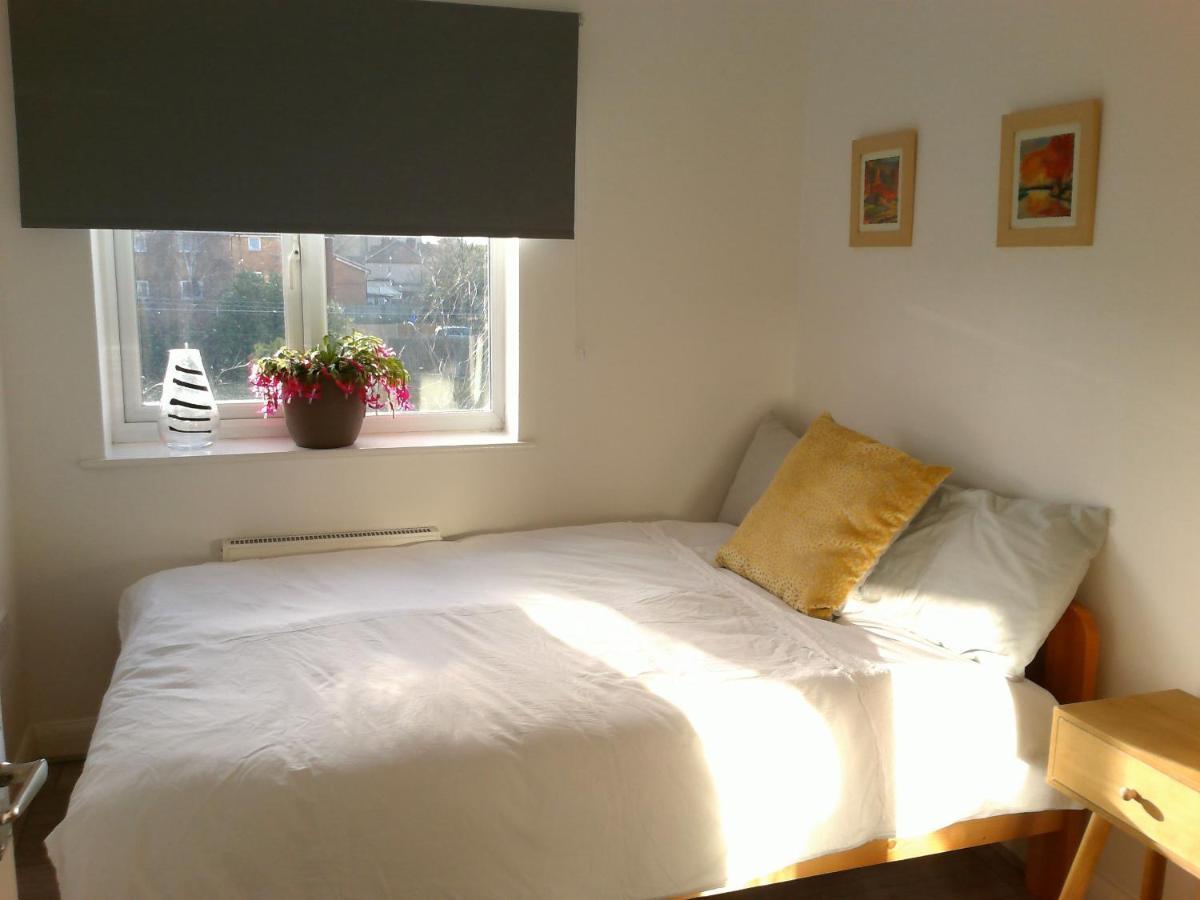 Two Bedroom London Luxury Apartment ภายนอก รูปภาพ